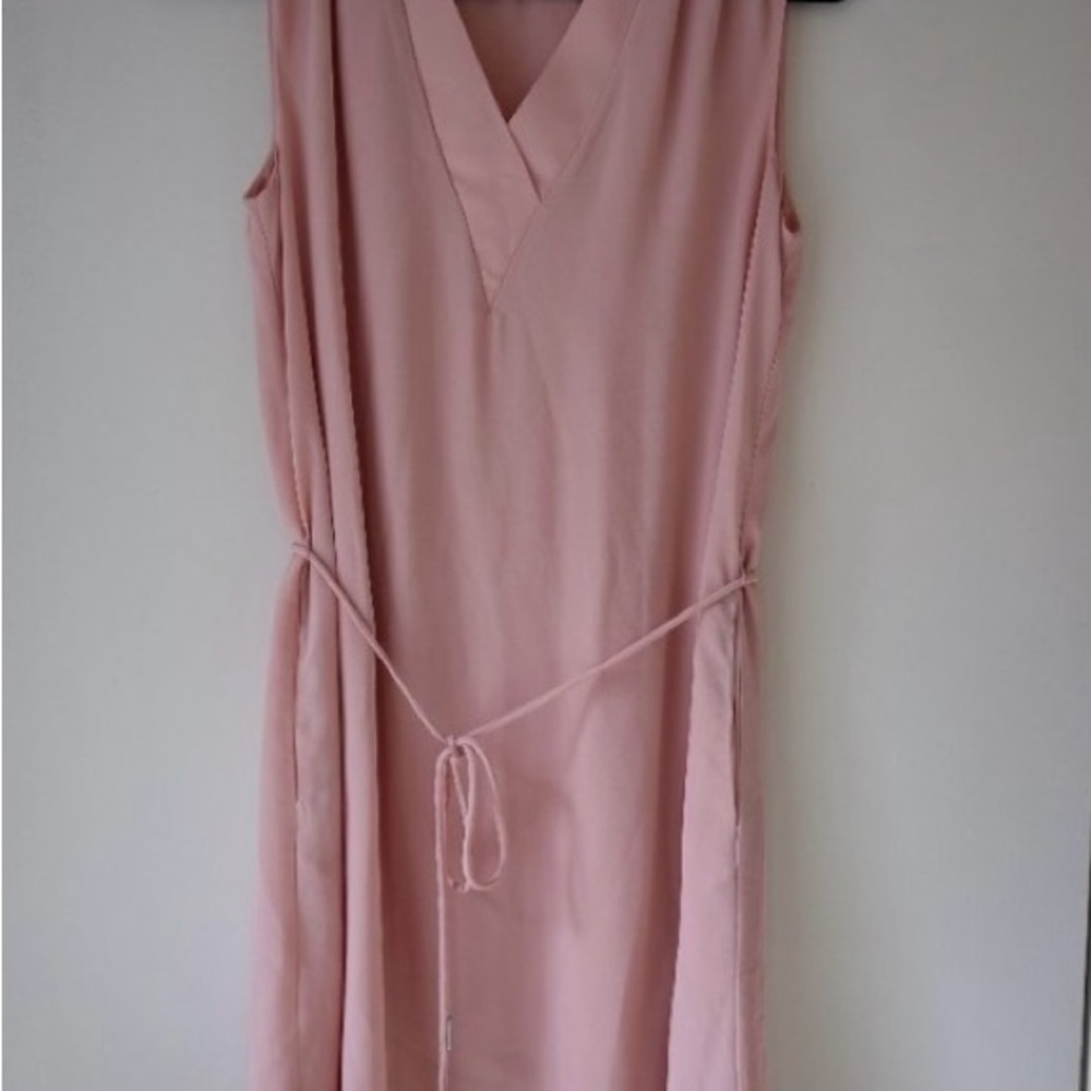 Elegant Pink Sleeveless Dress